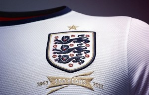 nike-england-home-shirt-2013-crest