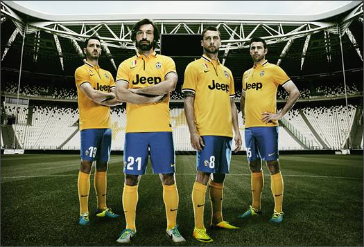 Juventus_Away_13_14_IMG1