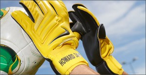 Nike-GK-Glove-Yellow-Play-Test-Img1