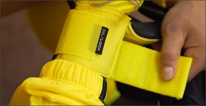 Nike-GK-Glove-Yellow-Play-Test-Img2