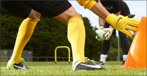 Nike-GK-Glove-Yellow-Play-Test-Img4