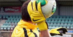 Nike-GK-Glove-Yellow-Play-Test-Img6