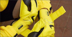 Nike-GK-Glove-Yellow-Play-Test-Img7